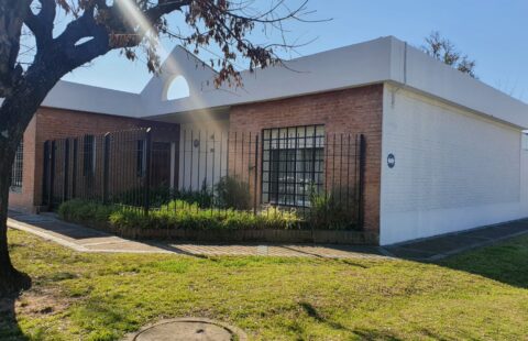 CASA EN VENTA-COLON 1248 ESQUINA LAPRIDA