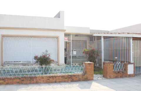 CASA EN VENTA-RAWSON 633