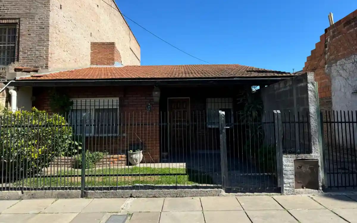 Casa con Departamento en Venta Matheu 963 - Imagen 1