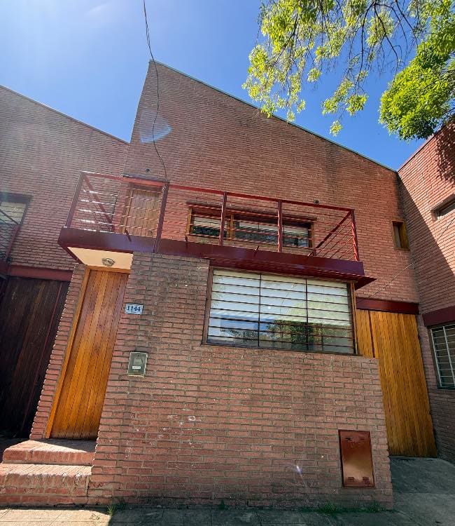 TRIPLEX EN ALQUILER BROWN 1144 Campana - Imagen 1