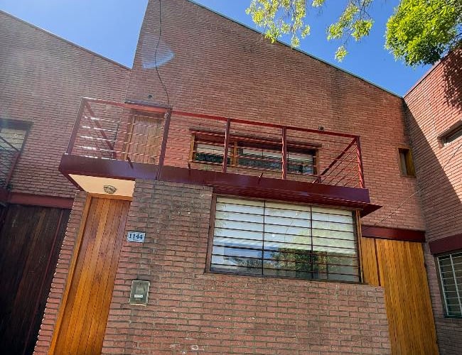 TRIPLEX EN ALQUILER BROWN 1144 Campana